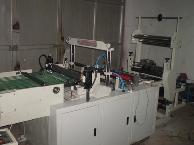 電腦臥式薄膜分切機 高效精準(zhǔn)的機械加工解決方案